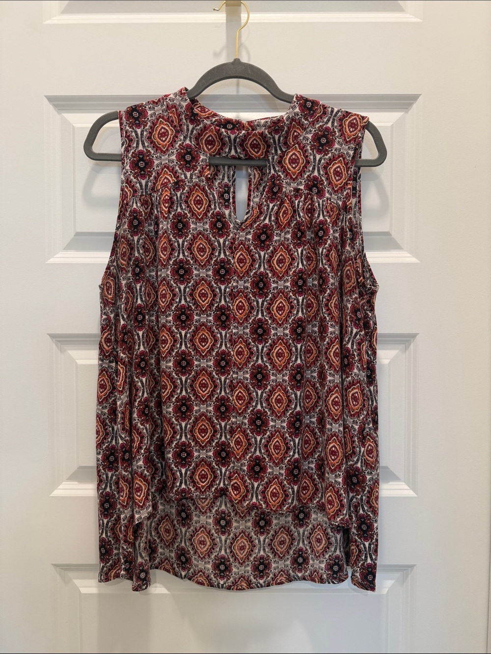 h.i.p. Burgundy Multi Printed Sleeveless Keyhole Camisole